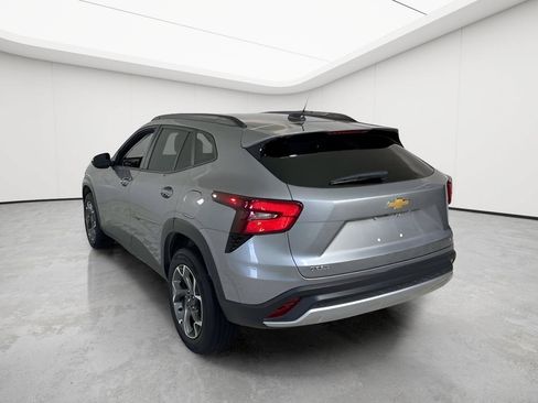 Used 2025 Chevrolet Trax LT FWD image 23
