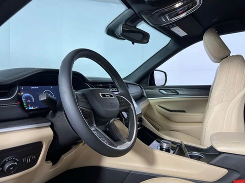 Used 2023 Jeep Grand Cherokee L Limited image 21