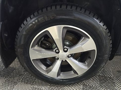 Used 2020 Jeep Cherokee Limited image 12