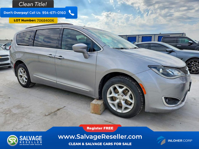 Used 2017 Chrysler Pacifica Touring-L w/ Tire & Wheel Group FWD image 5