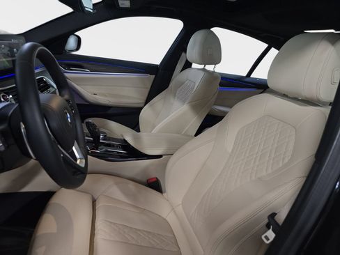 Used 2023 BMW 530i w/ Convenience Package RWD image 17