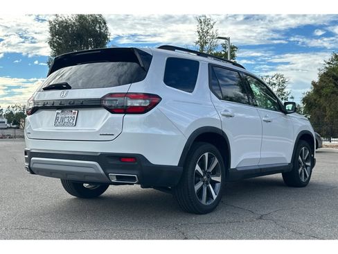 Used 2024 Honda Pilot Touring image 6