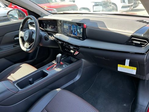 New 2026 Nissan Kicks SR w/ SR Premium Package FWD image 13