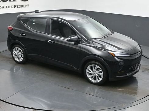 New 2027 Chevrolet Bolt LT w/ Comfort Package FWD image 16