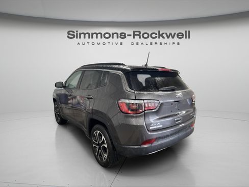Used 2023 Jeep Compass Limited AWD/4WD image 3