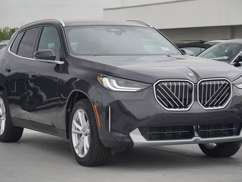 Used 2025 BMW X3 xDrive30i w/ Premium Package image 3
