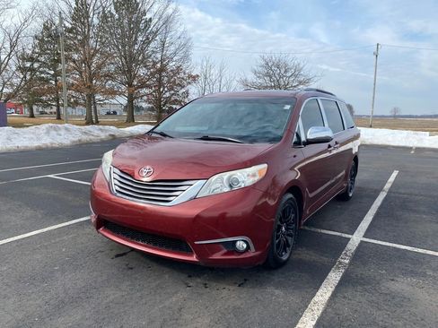 Used 2016 Toyota Sienna XLE w/ XLE Navigation Package image 3