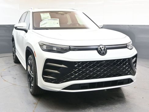New 2026 Volkswagen Tiguan SEL R-Line AWD/4WD image 8