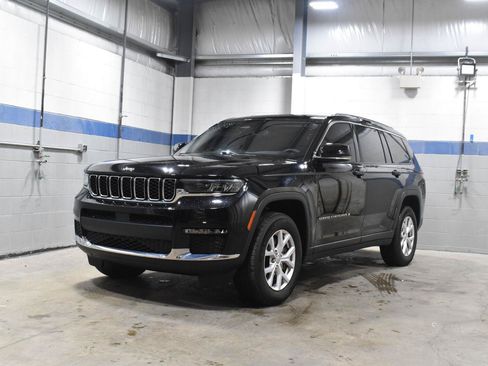 Used 2022 Jeep Grand Cherokee L Limited AWD/4WD image 2