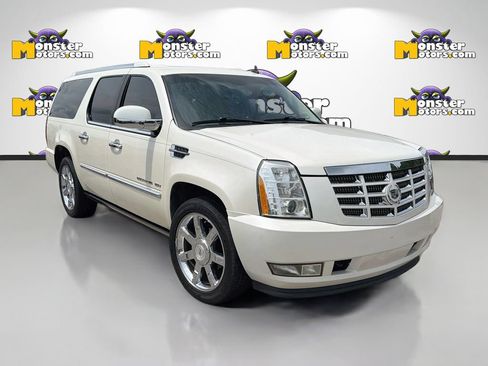Used 2011 Cadillac Escalade ESV Premium RWD image 3