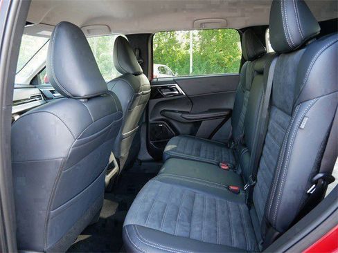 New 2025 Mitsubishi Outlander SE image 5