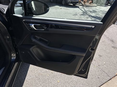 Used 2021 Porsche Macan S image 17