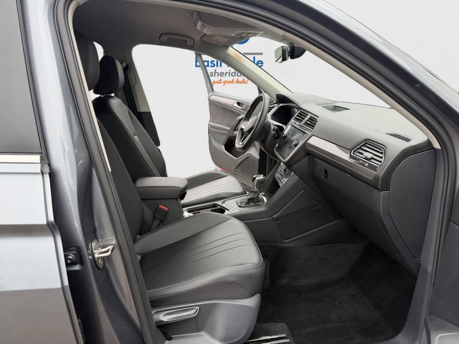 Used 2023 Volkswagen Tiguan SE FWD image 18