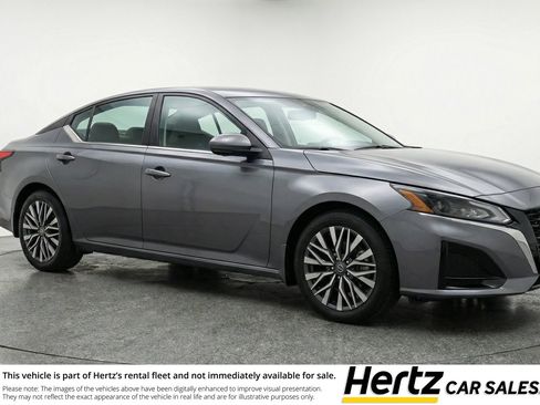 Used 2025 Nissan Altima 2.5 SV image 1
