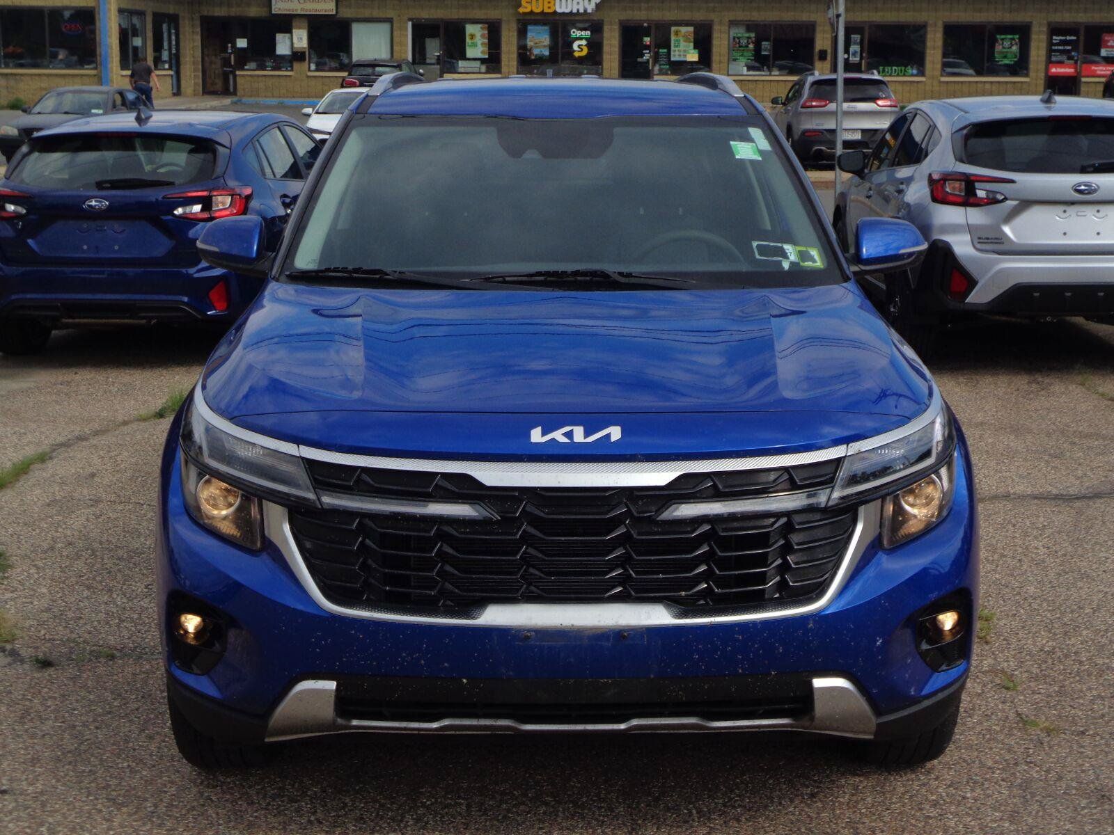 Used 2025 Kia Seltos S AWD/4WD image 2