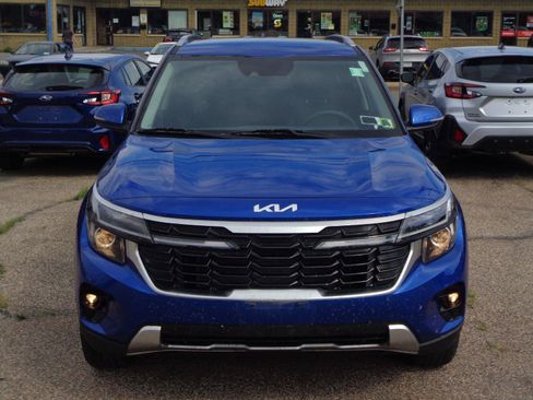 Used 2025 Kia Seltos S AWD/4WD image 2