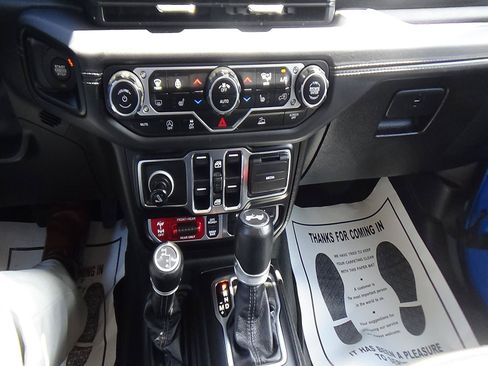 Used 2024 Jeep Wrangler Unlimited Rubicon w/ Convenience Group AWD/4WD image 26