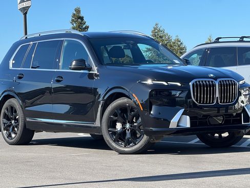 Used 2025 BMW X7 xDrive40i w/ Climate Comfort Package image 1
