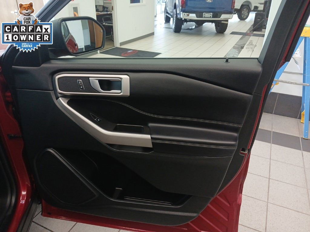 Used 2024 Ford Explorer XLT AWD/4WD image 16