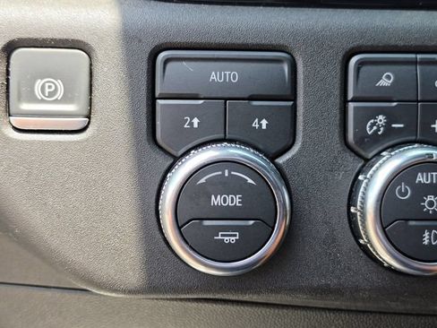 Used 2025 GMC Sierra 1500 SLT AWD/4WD image 29