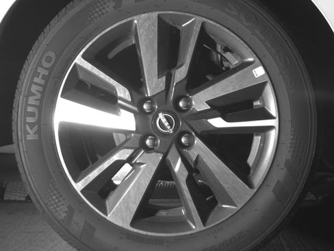 Used 2025 Nissan Versa SV image 15