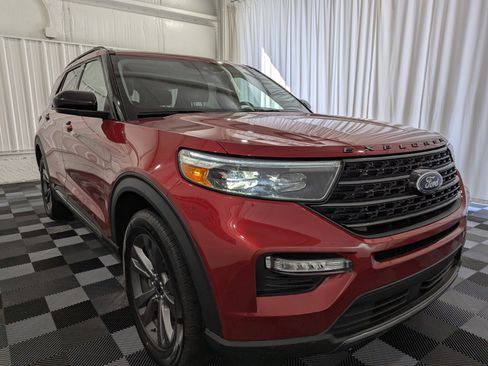 Used 2022 Ford Explorer XLT w/ Equipment Group 202A AWD/4WD image 5