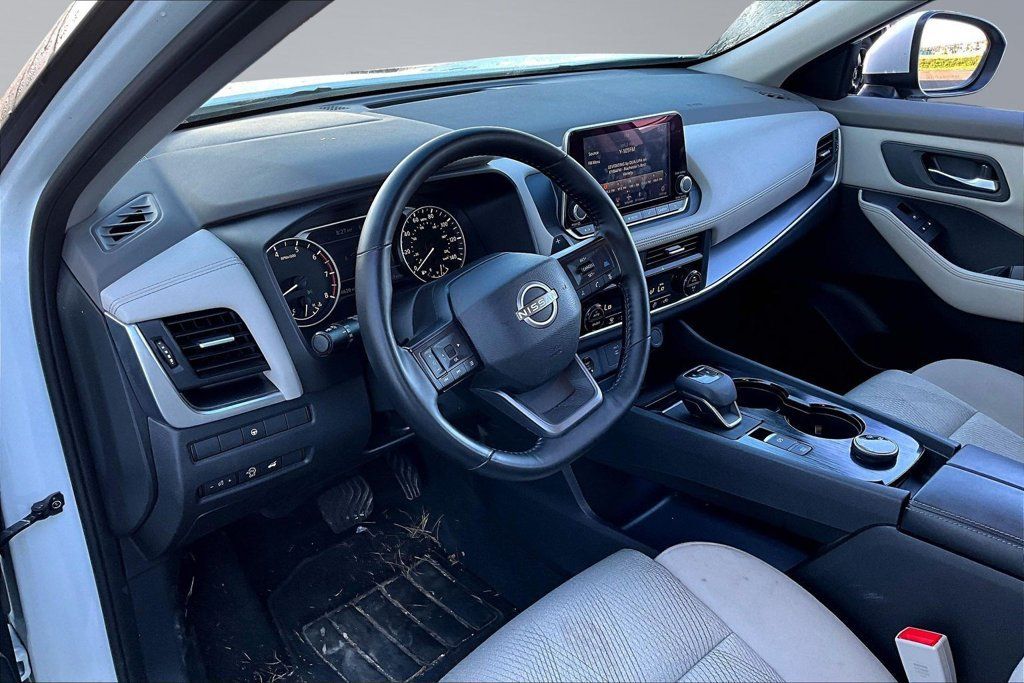 Used 2025 Nissan Rogue SV AWD/4WD image 17