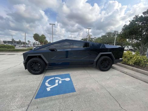Used 2024 Tesla Cybertruck AWD Crew Cab image 2
