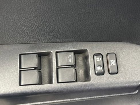 Used 2018 Toyota RAV4 LE image 19
