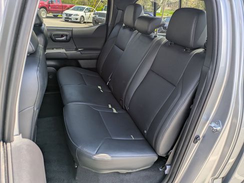 Used 2023 Toyota Tacoma TRD Off-Road w/ TRD Premium Off Road Package AWD/4WD image 19