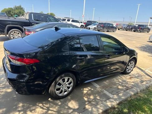 Used 2020 Toyota Corolla LE FWD image 3