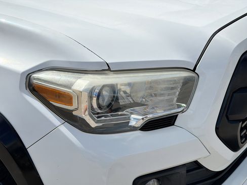 Used 2016 Toyota Tacoma TRD Sport w/ Premium & Technology Package image 33