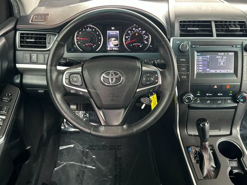 Used 2015 Toyota Camry SE FWD image 13