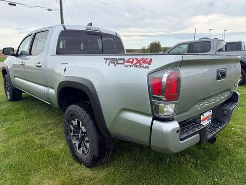 Used 2022 Toyota Tacoma TRD Off-Road w/ Technology Package AWD/4WD image 4
