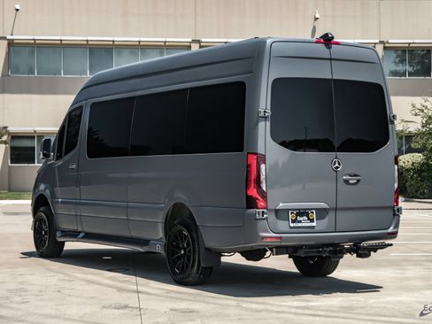 Used 2022 Mercedes-Benz Sprinter 2500 image 10