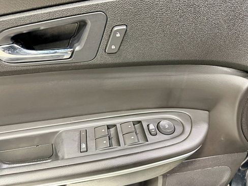 Used 2011 GMC Acadia SLT image 27