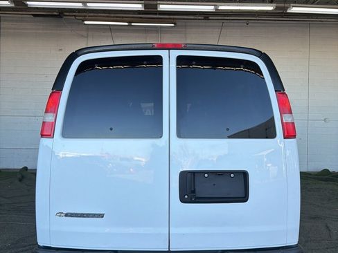 Used 2017 Chevrolet Express 3500 LS image 12