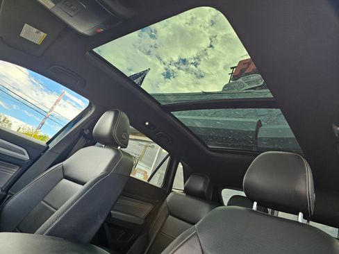 Used 2022 Volkswagen Atlas Cross Sport SE image 30