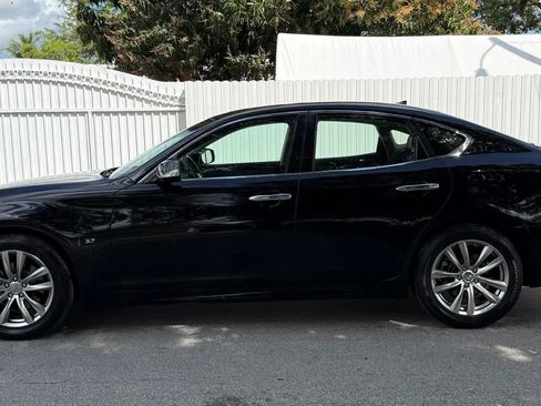 Used 2018 INFINITI Q70 Luxe image 3