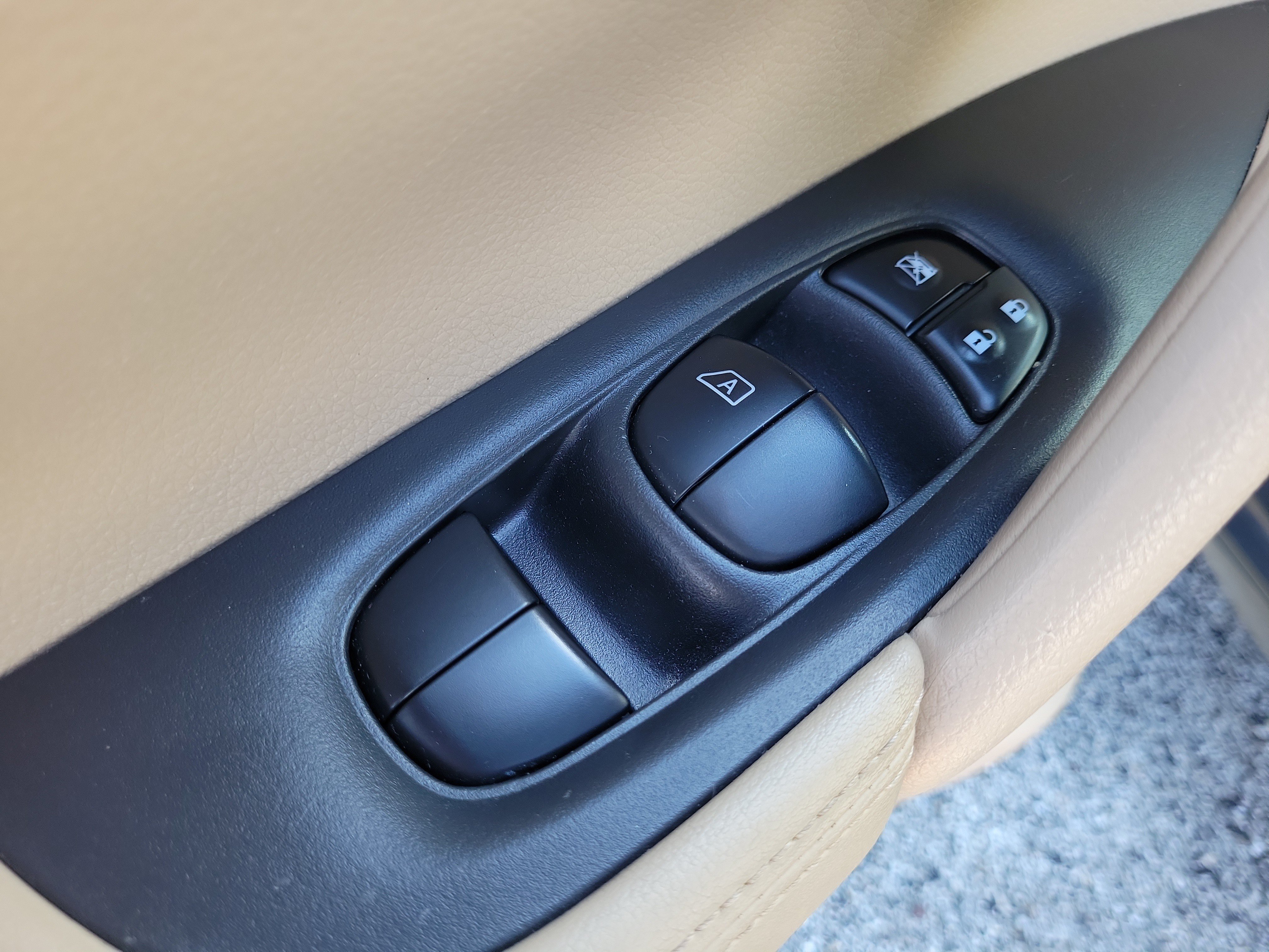Certified 2020 Nissan Rogue SV FWD image 12