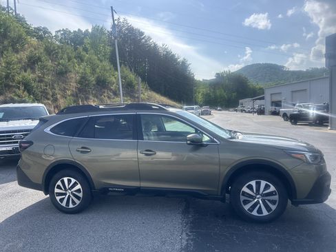 Used 2020 Subaru Outback Premium AWD/4WD image 8