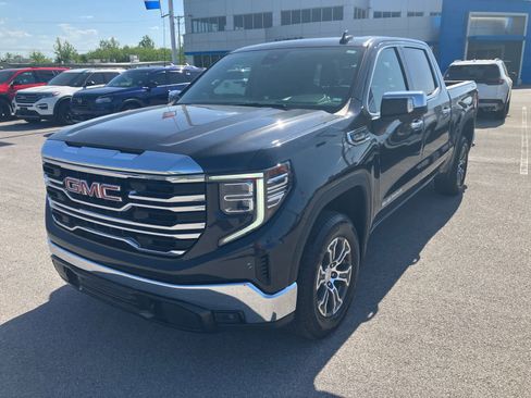 Used 2024 GMC Sierra 1500 SLT AWD/4WD image 3