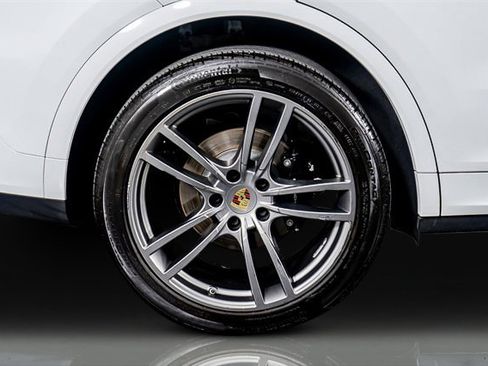 Used 2022 Porsche Cayenne S image 12