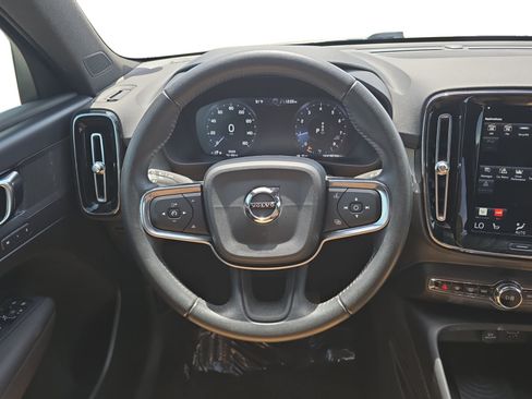 Used 2019 Volvo XC40 T4 Inscription FWD image 13