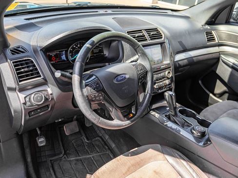 Used 2017 Ford Explorer XLT w/ Equipment Group 202A AWD/4WD image 8