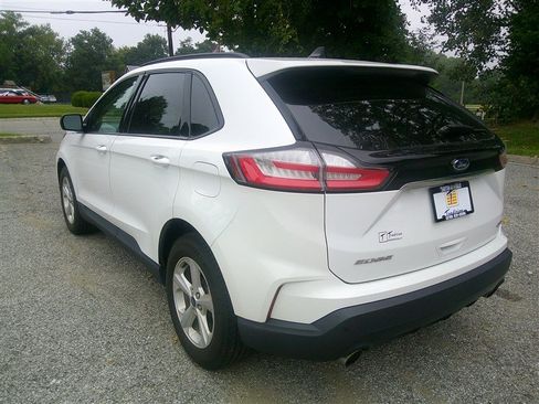 Used 2020 Ford Edge SE FWD image 3