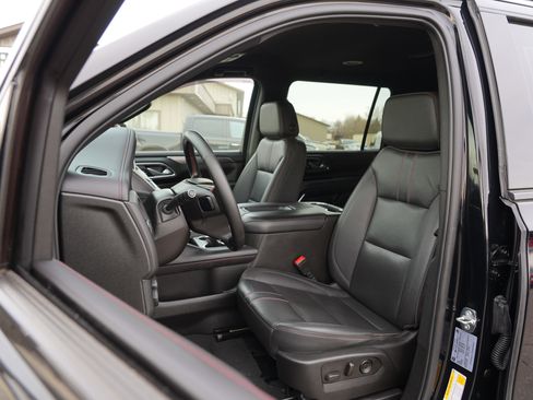 Used 2023 Chevrolet Suburban RST AWD/4WD image 12