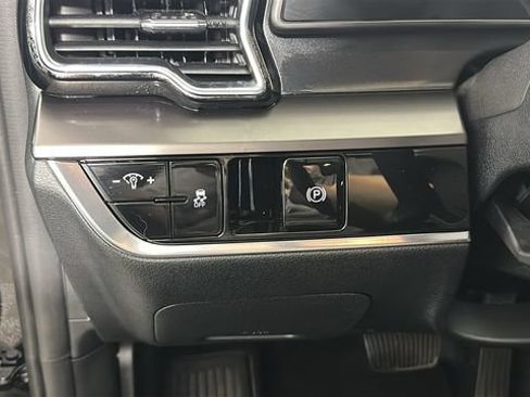 Used 2025 Kia Sportage EX FWD image 19