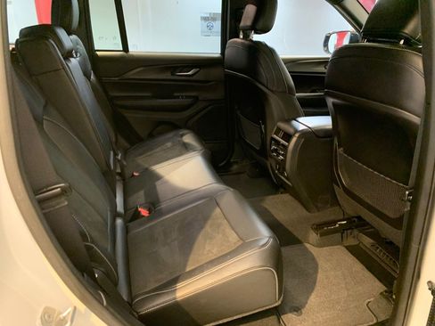 Used 2023 Jeep Grand Cherokee Altitude image 61