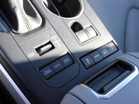 Certified 2021 Toyota Highlander XLE AWD/4WD image 18